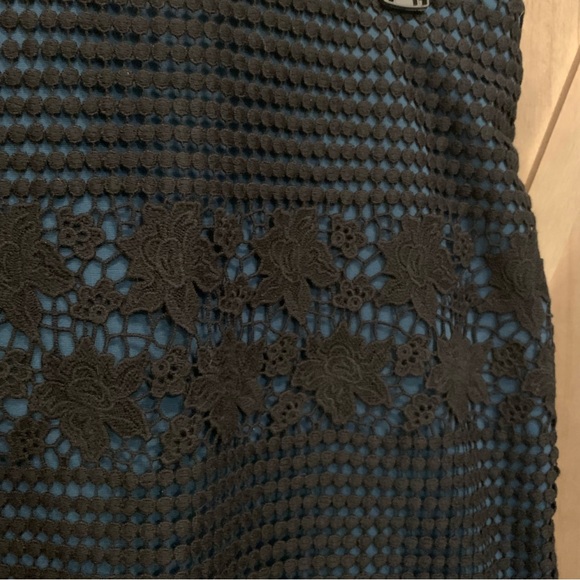 Ann Taylor Loft size 6 - Black skirt with teal blue underlay lace design - Picture 2 of 3